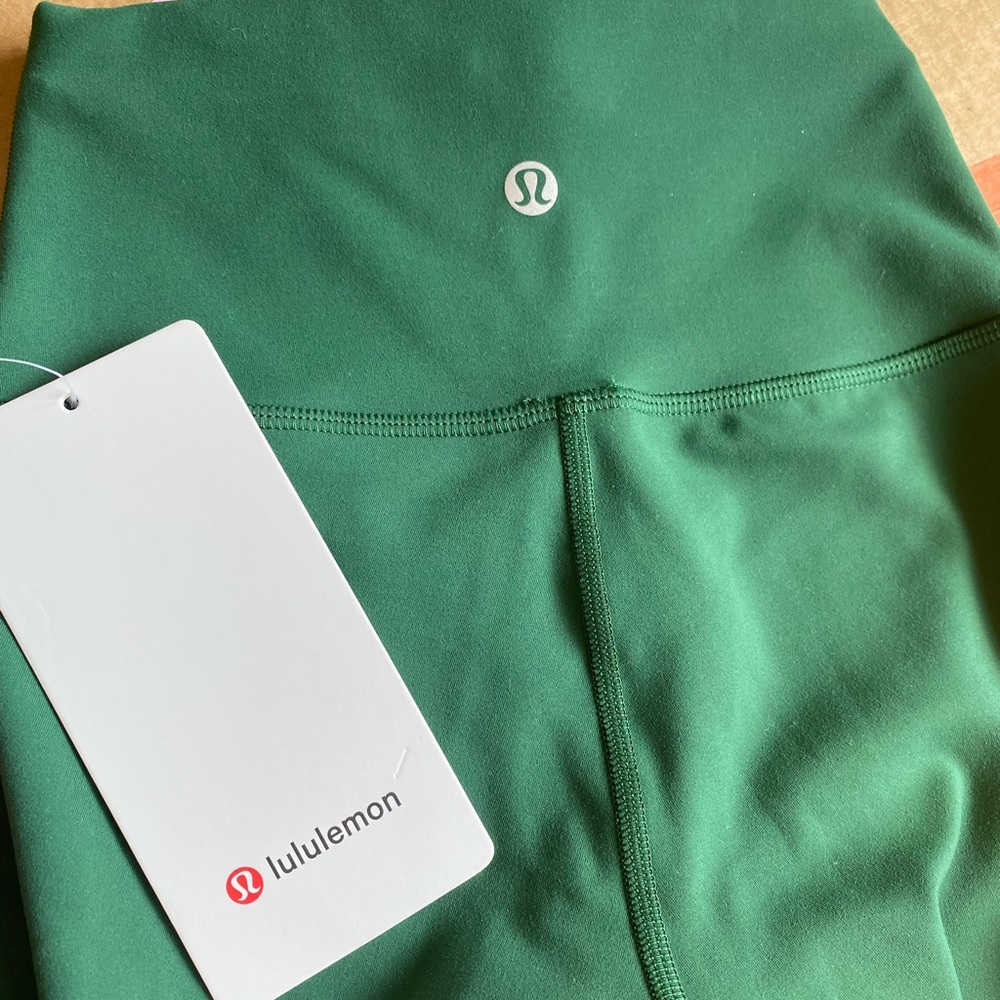 NWT sz 0, Lululemon Wunder Train HR Tight 25” in beautiful Everglade green